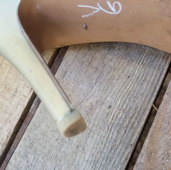 Size 9.5 Charlotte Russe Gold Metallic High Heels Pump Shoes Round Toe Ladies - Picture 4 of 12